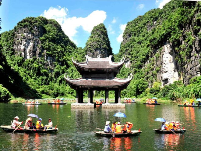 Explore Trang An, Mua Cave, Hoa Lu: a Day Trip From Hanoi - Climbing Mua Cave