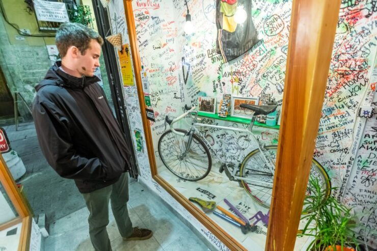Explore Valencia by Night: 2-Hour Night Bike Tour - Tour Highlights