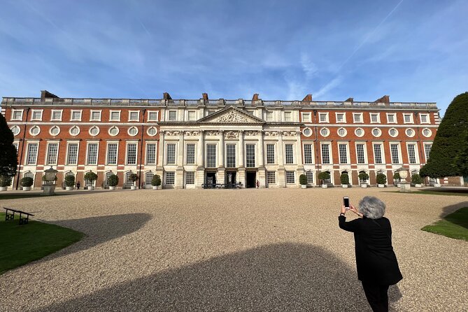 Explore Windsor Castle and Hampton Court Palace - Must-See Visitor Attractions in Windsor Castle