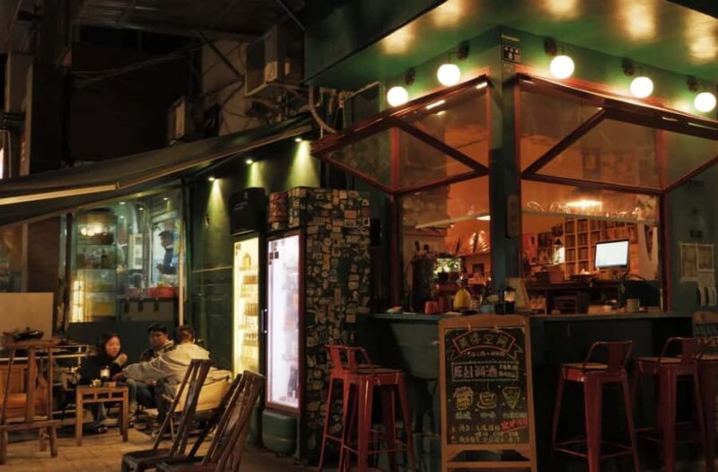 Explore youth gathering spots (incl. 7 Chengdu snacks) - A Close Look at the Tour Experience