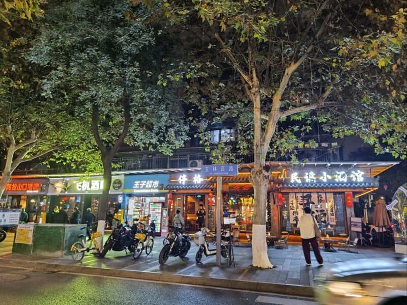 Explore youth gathering spots (incl. 7 Chengdu snacks) - An In-Depth Look at the Experience