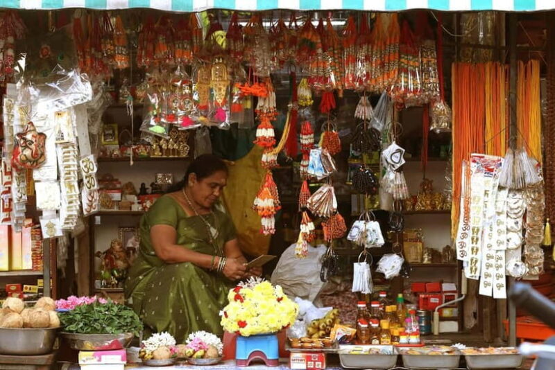 Exploring Chennai Bustling Markets: Guided Tour by Foot - A Deep Dive into the Market Experience