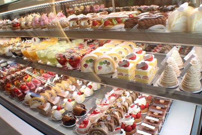 Exploring Everyday Life in Downtown Tokyo Walking With Shiba-Inu - Tokyos Vibrant Street Markets