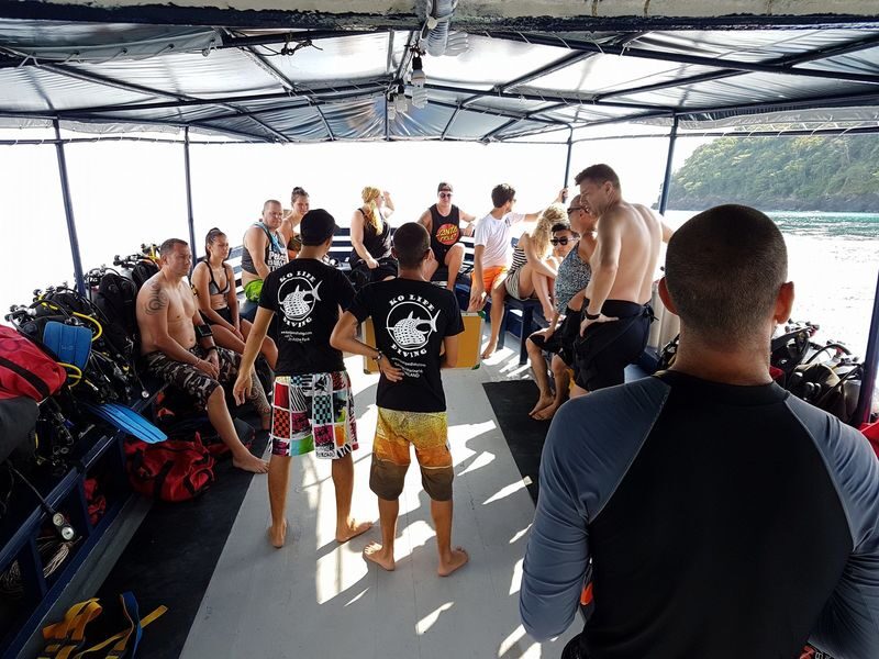 Exploring Koh Lipes Depths: Scuba Discovery with PADI 5* Center - Lunch, a surface break, and the session-count question