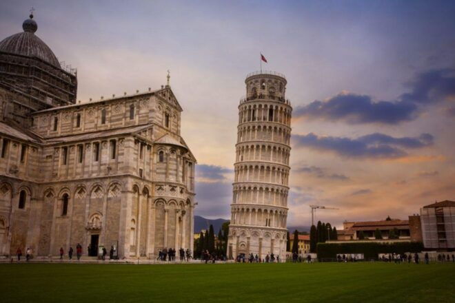 Exploring Pisa – Walking Tour for Couples - Shopping and Cafe Exploration
