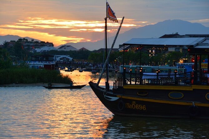 Exploring Romantic Sunset Dinner Cruise in Hoi An Thu Bon River - Romantic Atmosphere