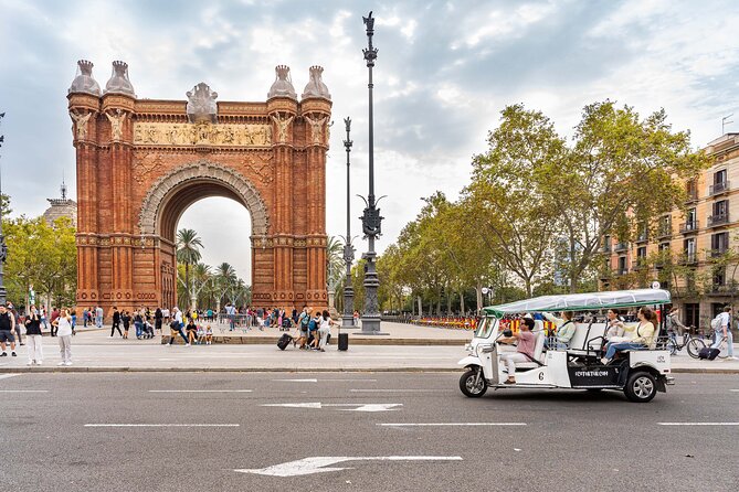 Express Tour of Barcelona in Private Eco Tuk Tuk - Overview