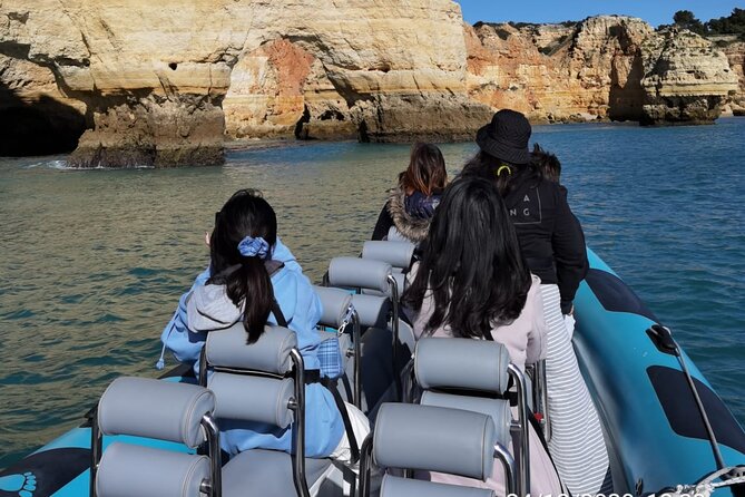 Express Tour to Benagil Cave & Marinha - Boat Size and Accessibility