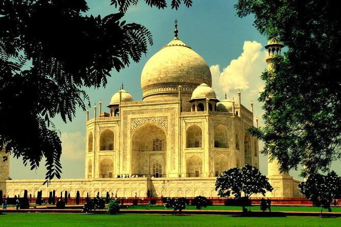 Express Train Tour for Taj Mahal From New Delhi - Lunch Break: Indulge at a Fine Dining Restaurant