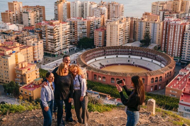 Express Tuktuki Tour in Malaga: Gibralfaro Viewpoint and Photography - Tour Description