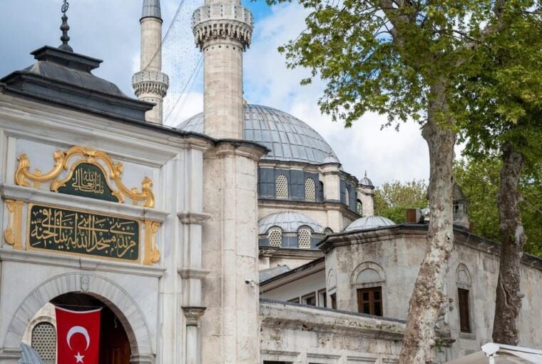 Eyüp Sultan Mosque and Eyüp District Istanbul Walking Tour - In-Depth Breakdown of the Experience