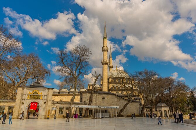 Eyüp Sultan Mosque and Eyüp District Istanbul Walking Tour - Group Size and Guides