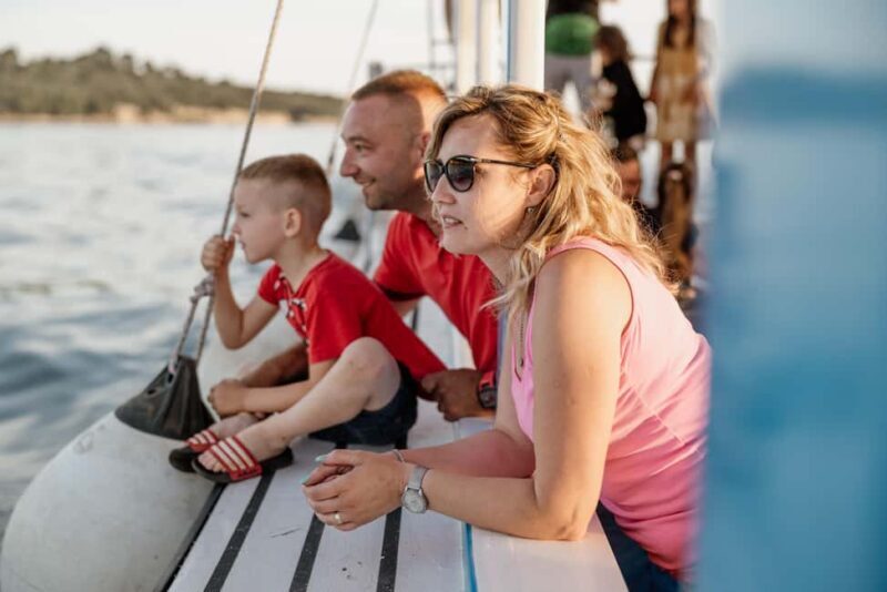 FAANA: DOLPHIN SAFARI - Authentic reviews and insights