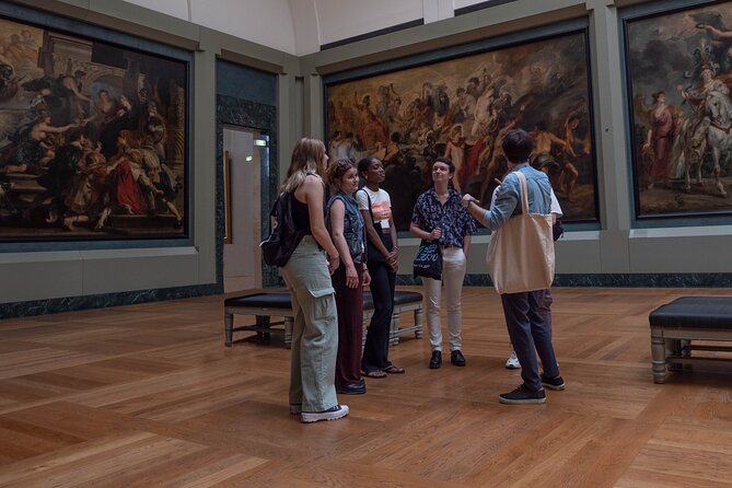 Fabuleux Guided Tour Through the Louvre Museum With Reserved Access - Meeting and Pickup