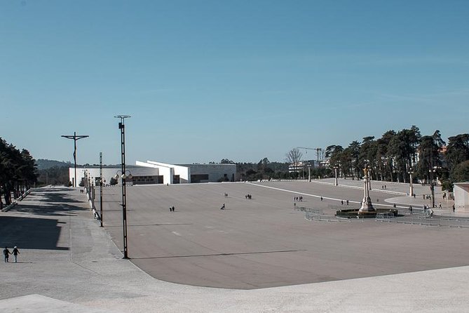 Faith and Heritage: Fátima, Batalha, Nazaré, and Óbidos Group Tour From Lisbon - Historical and Cultural Experience