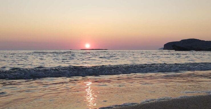 Falassarna: Sunset on the Beach and Free Sunbeds, Live Music - Good To Know