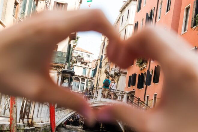 Fall in Love in Venice: Gondola Ride and Romantic Meal - Gondoliers Private Landing Stage: Starting Point for the Tour