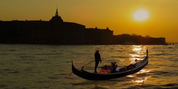 Fall in Love in Venice: Gondola Ride and Romantic Meal - Transportation: Ratings and Reviews