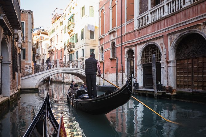 Fall in Love in Venice: Romantic Gondola and Typical Venetian Dinner - Customer Reviews and Experiences