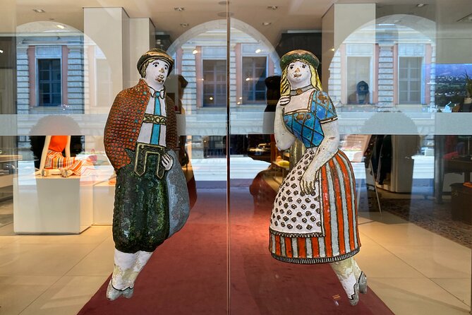 Fall in Love With Munich in a Private Old Town Walking Tour - Navigate Munichs Old Town