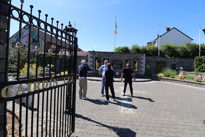 Falls Road Murals Walking Tour With Former Prisoners - Tour Overview