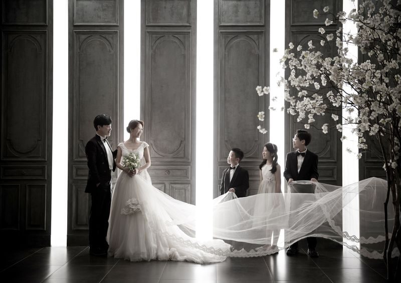 Family Portrait Experience in Seoul by 9 Studio - The shoot: guided poses and different looks