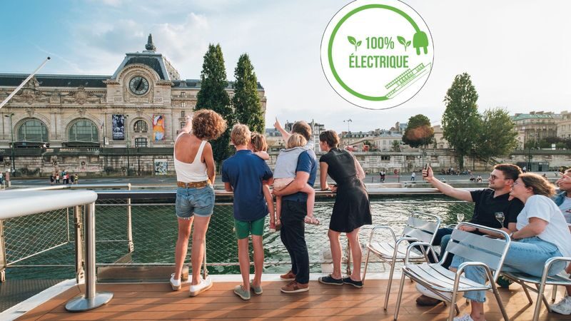 Family River Cruise on the Seine from the Eiffel Tower - A short ride with a child-friendly purpose