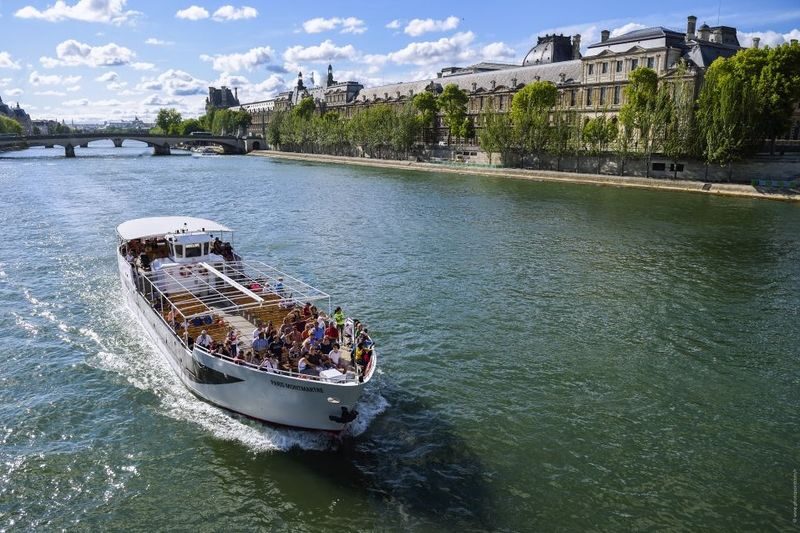 Family River Cruise on the Seine from the Eiffel Tower - Who will enjoy this most