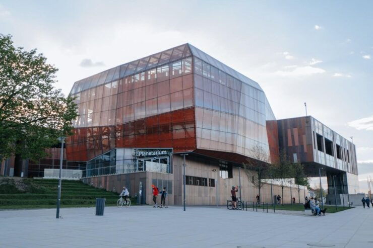 Family Tour of Warsaw Old Town With Fun Activities for Kids - Tour Experience