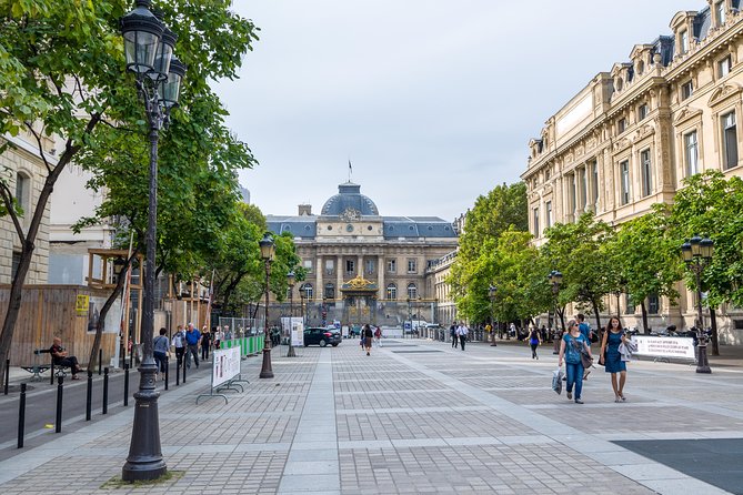 Family Treasure Hunt Around Notre-Dame Cathedral - Tour Details
