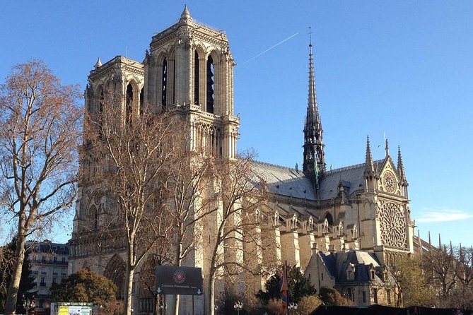 Family Treasure Hunt Around Notre-Dame Cathedral - Reviews and Rating