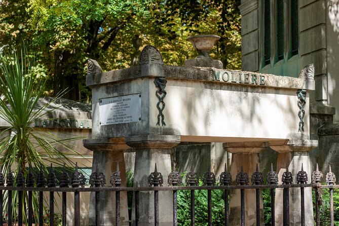 Famous Graves of Père Lachaise Cemetery Guided Tour - Common Questions