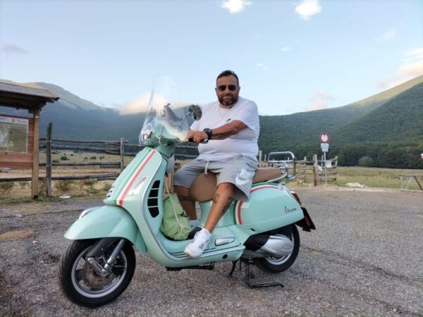 Fantastic Vespa Tour With Driver in Rome - Vespa Experience Description