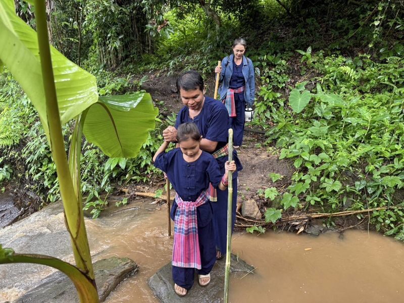 Farm Life Discovery From Soil to Table in Chaing Mai - Work the field with Boon-Rod