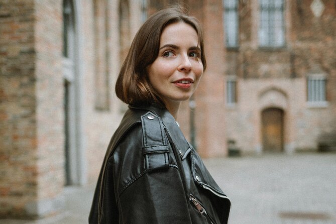 Fashionable Cinematic Photoshooting in Bruges - Meeting and Pickup