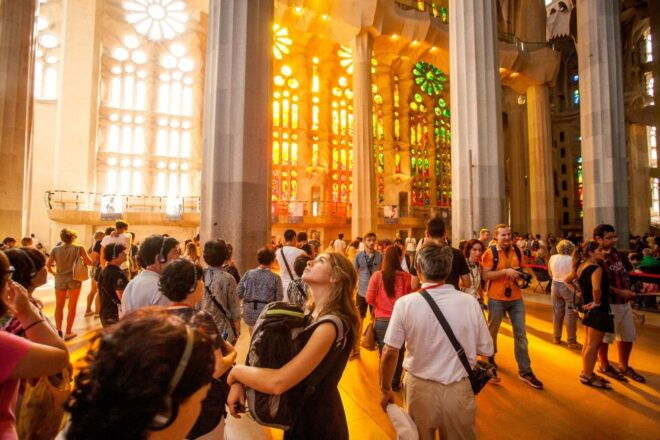 Fast-Track Access: Sagrada Familia 1.5-Hour Guided Tour - Exploring the Divine Interior of the Sagrada Familia