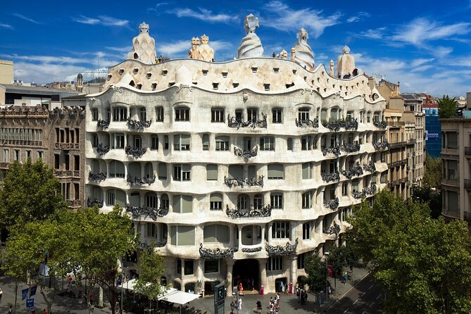 Fast Track Casa Batlló & La Pedrera Guided Tour - Inclusions and Itinerary