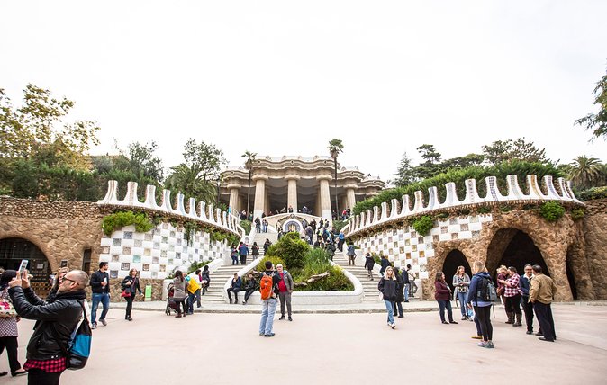 Fast Track: Sagrada Familia and Park Güell Guided Tour - Cancellation Policy