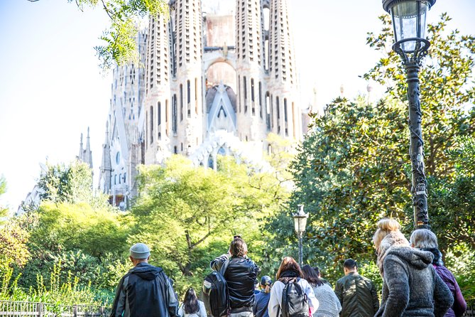 Fast Track Sagrada Familia English Guided Tour - Overview