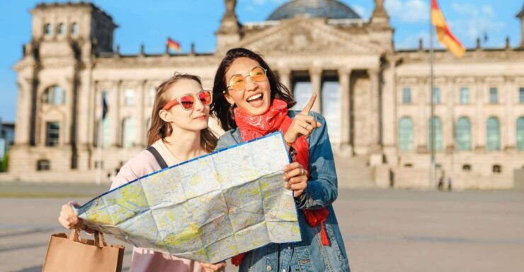 Fast Track Wawel Castle and Old Town Tour With Transfers - Experience Highlights