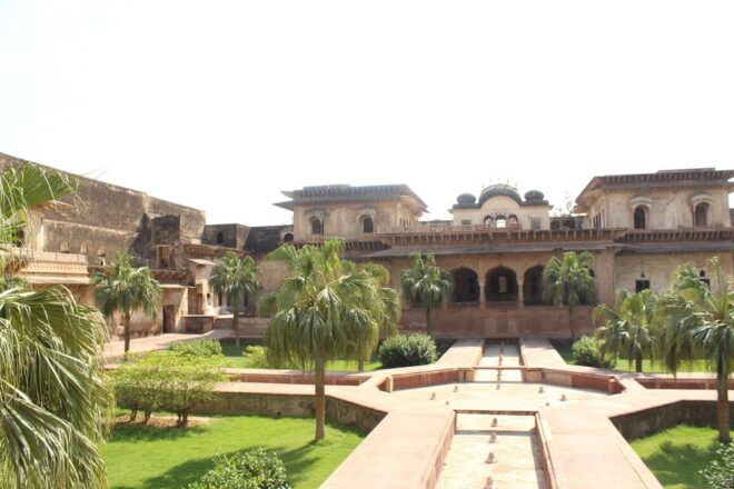 Fatehpur Sikri and Deeg Palace Tour From Agra - Deeg Palace Exploration
