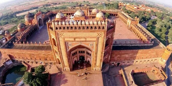 Fatehpur Sikri Going Back From Agra by Car - Architectural Marvels