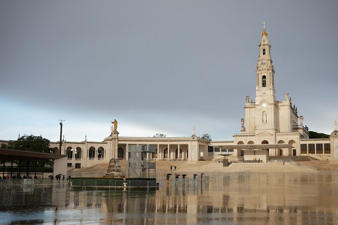 Fátima and Óbidos Full Day Tour From Lisbon With Pick up - Lunch at the Sanctuary of Fátima