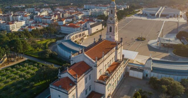 Fátima and Óbidos Private Tour - Experience Highlights