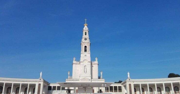 Fátima, Batalha, Alcobaça, Nazaré and Óbidos Private Tour - Tour Overview