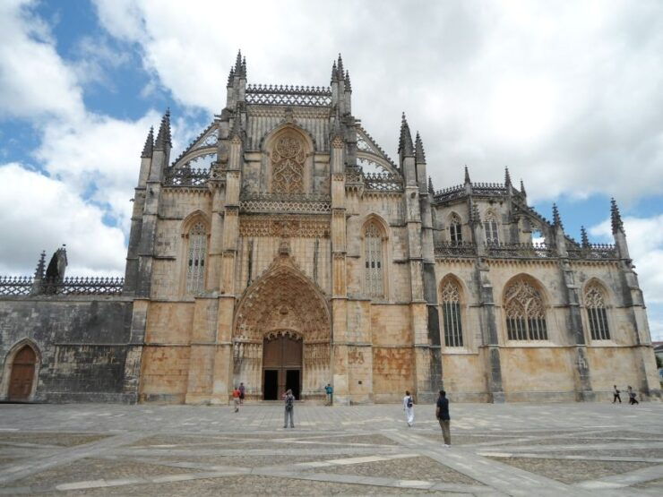 Fátima, Batalha, Alcobaça, Nazaré and Óbidos Private Tour - Description of Sites