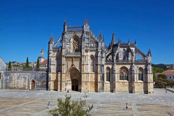 Fatima, Batalha Monastery, Nazaré and Obidos With a Local - Private Tour - Itinerary Overview
