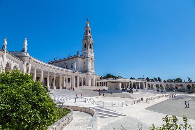 Fatima, Batalha, Nazare, Obidos Full-Day Group Tour From Lisbon - Historical Significance