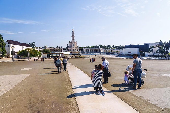 Fatima, Batalha, Nazare, Obidos Full-Day Group Tour From Lisbon - Common Questions