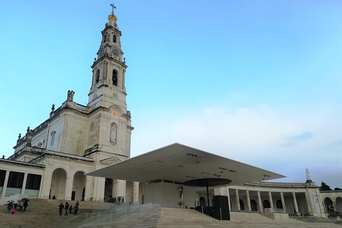 Fatima Day Tour From Algarve - Common Questions
